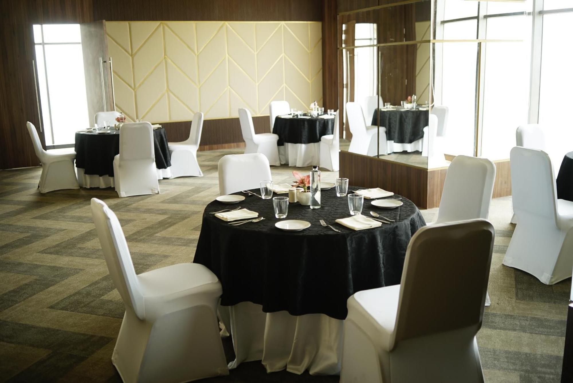 Rhythm Gurugram Hotel & Suites, Sohna Road 古尔冈 外观 照片