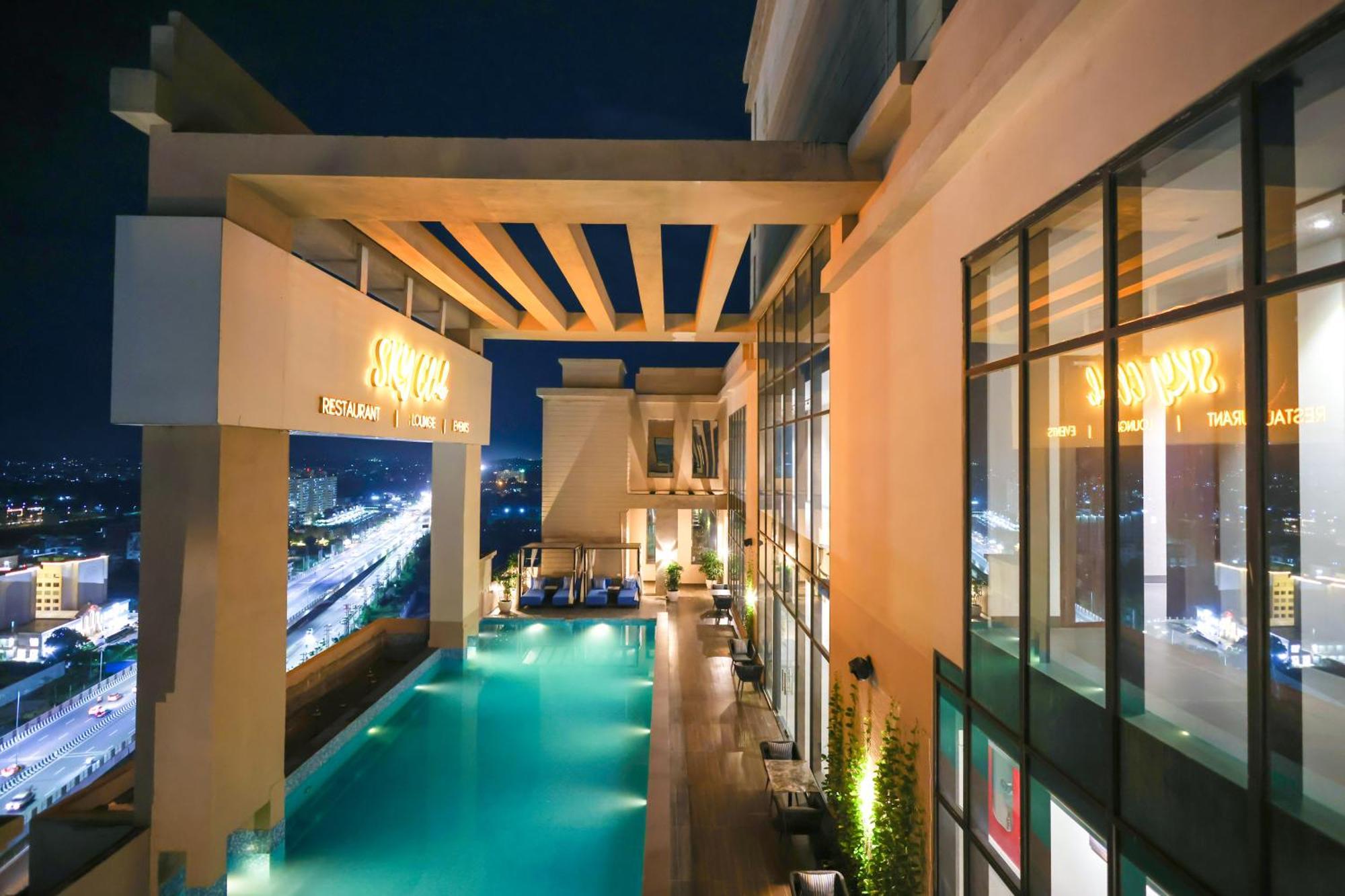Rhythm Gurugram Hotel & Suites, Sohna Road 古尔冈 外观 照片