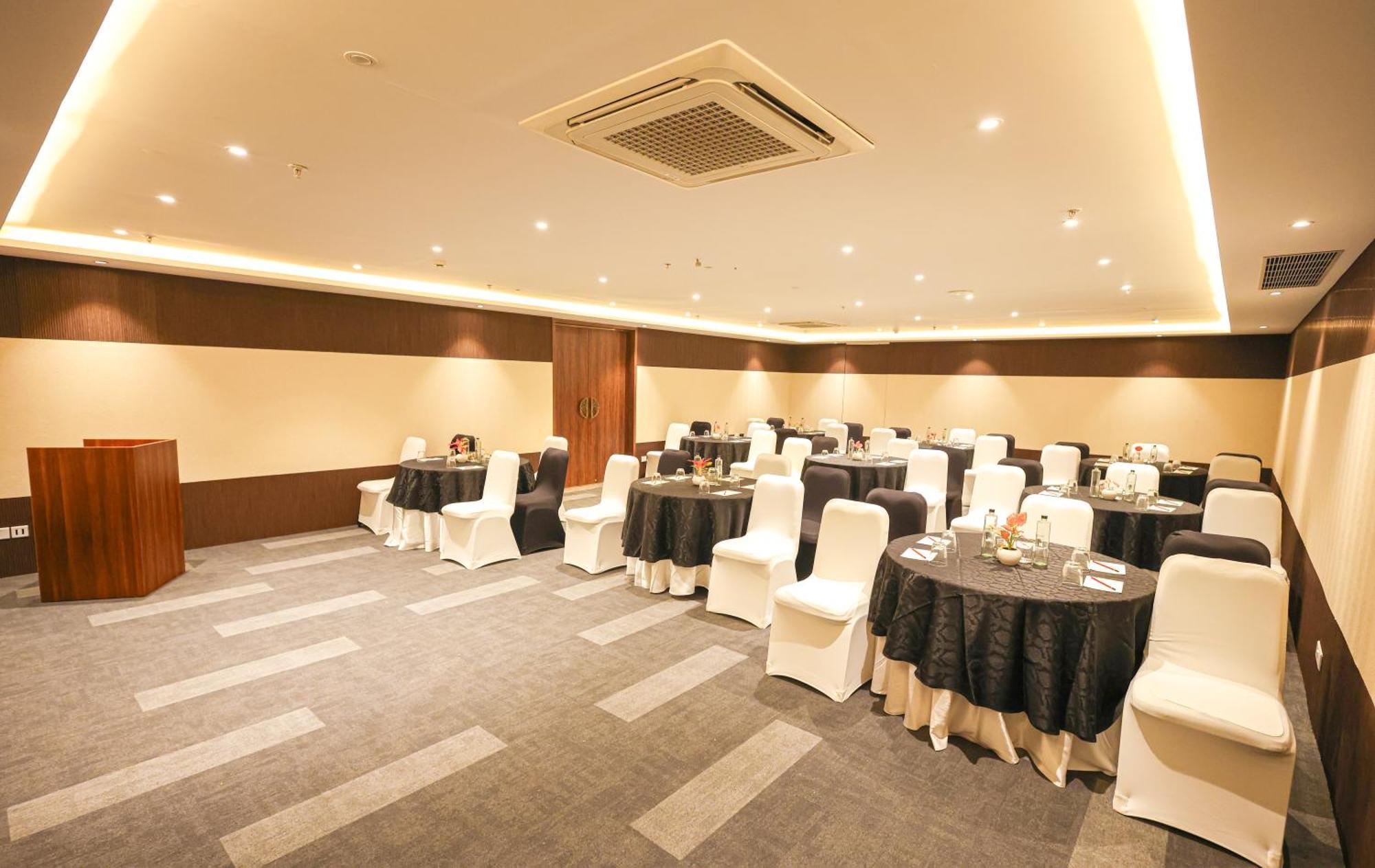 Rhythm Gurugram Hotel & Suites, Sohna Road 古尔冈 外观 照片