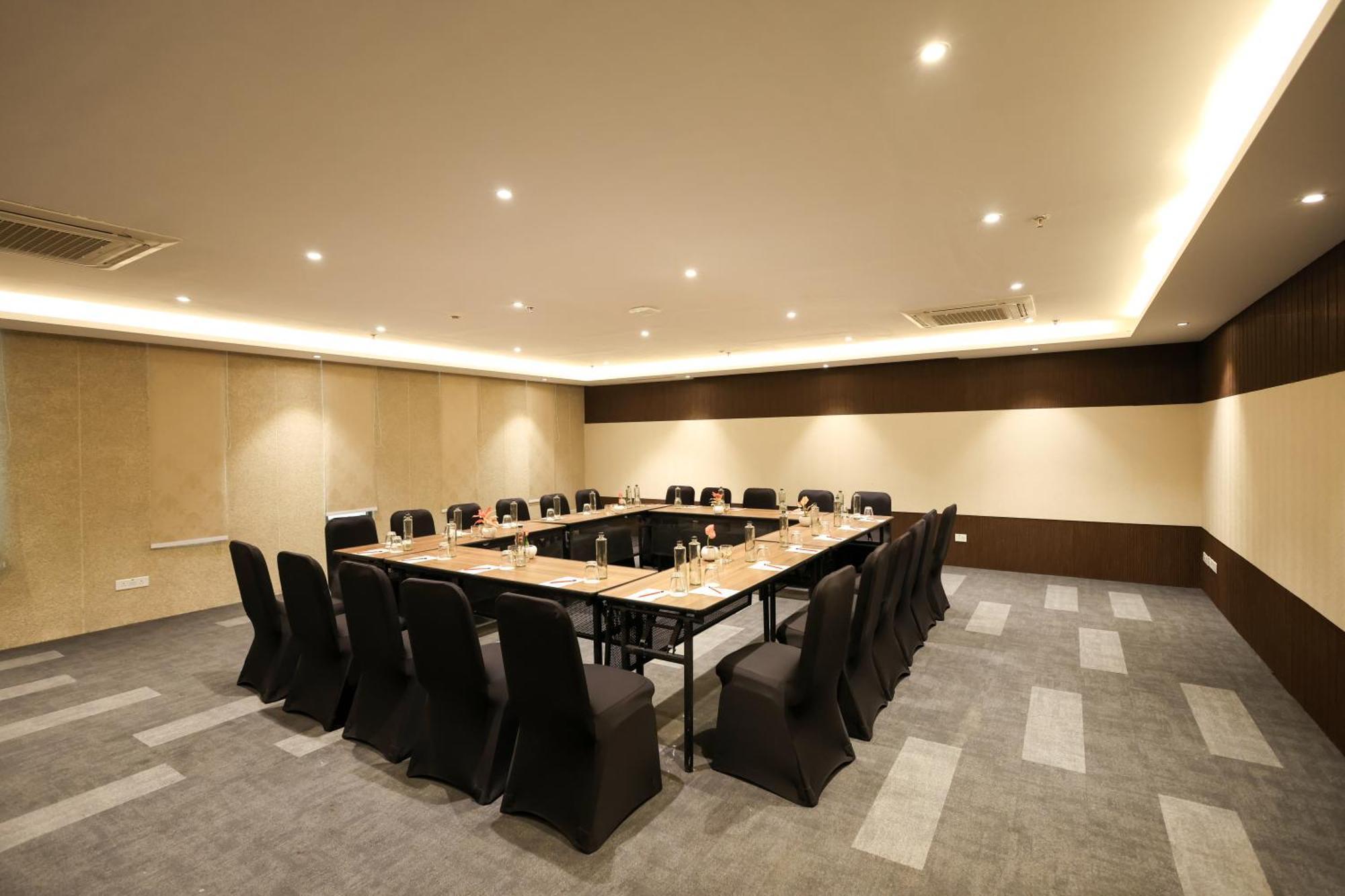 Rhythm Gurugram Hotel & Suites, Sohna Road 古尔冈 外观 照片